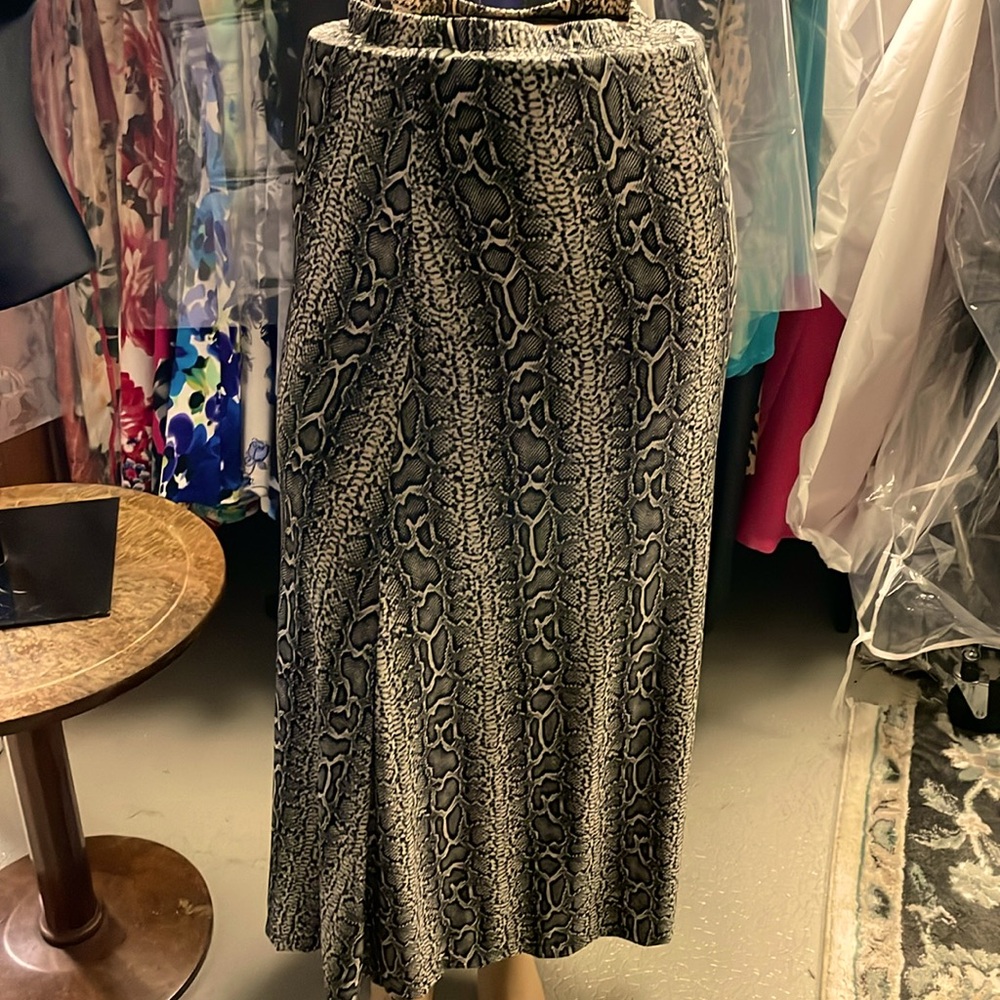 NWT slither in style faux snakeskin  pattern stretch Maxi skirt